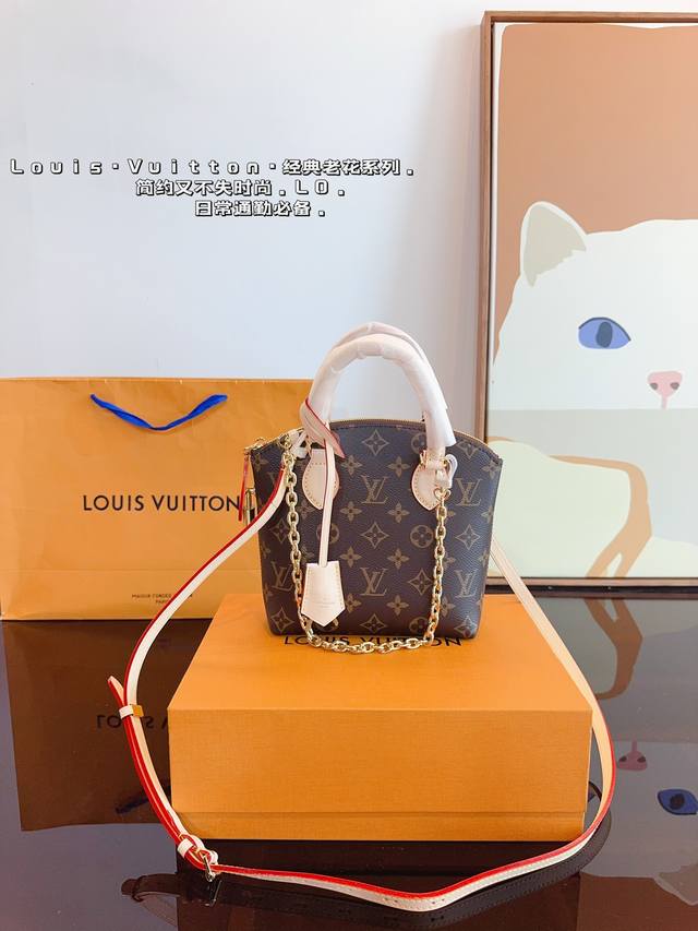 配礼盒 Lv 路易威登 新品系列最新teddy系列高版本 贝壳包 手感超级好 搭配起来超级美腻 超级推荐 走秀款同步 上身效果好 原版五金带logo 超级洋气