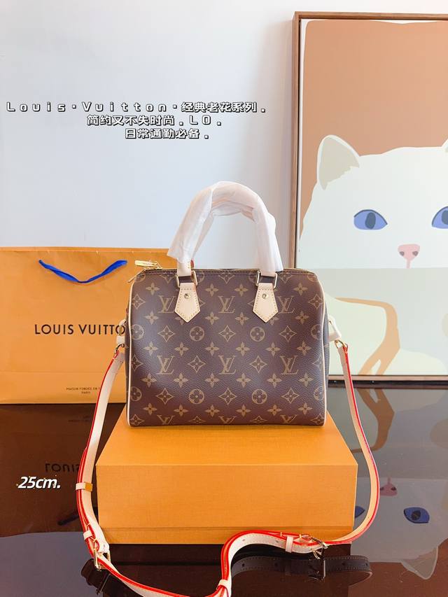 配礼盒. Lv Speedy 枕头包 这款retiro 手袋以标志性的lv老花面料制成，搭配奢华的变色牛皮饰边，经典永恒。优雅低调的外形设计和宽敞的包 全包对花