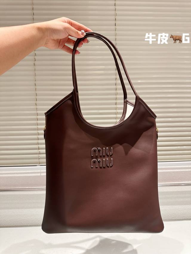 头层牛皮 Miumiu限定款托特包 简单又好看 Miumiu而且超级实用， #Miumiu新款包包 尺寸35 33Cm