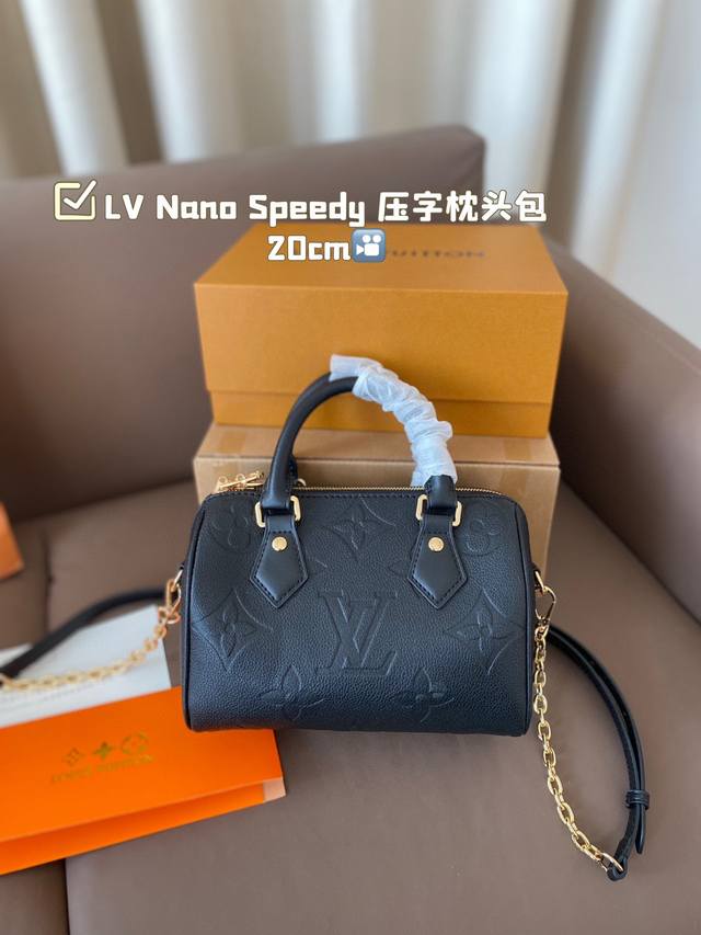 Lv Nano Speedy 压字枕头包 Lv 新款系列 枕头包 手袋,全网首发 Lv Speedy Nano 枕头包这款retiro 手袋以标志性 经典永恒。