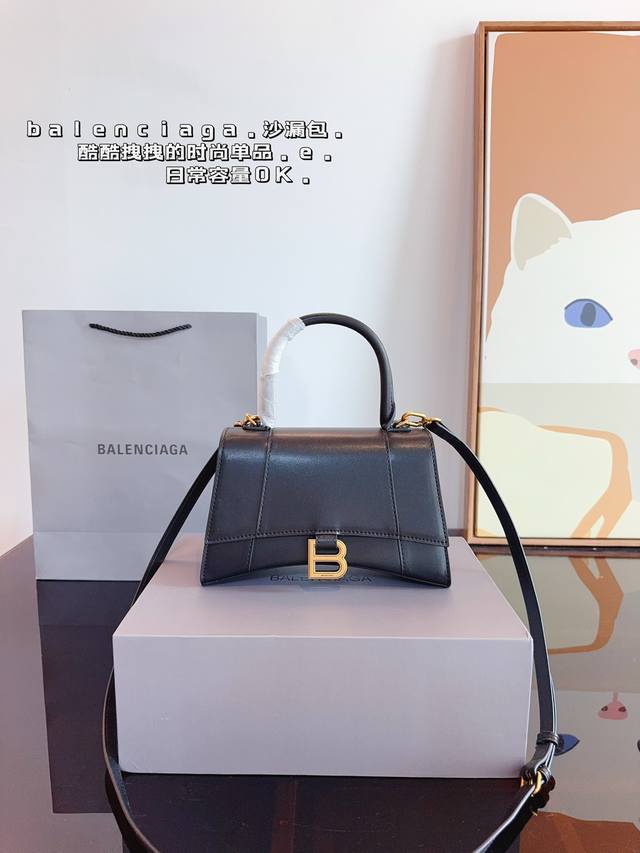 配礼盒 巴黎世家 新品 Balenciaga 新款 沙漏包 最新走秀款来啦专柜限量上市 娱乐周刊主推款～超正点 原版内里 高端时尚 潮爆全球潮范儿们跟上脚步吧