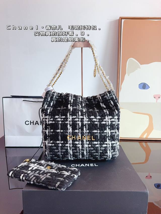 配礼盒 Chanel香奈儿 秋冬毛呢系列 新款 链条垃圾袋购物袋 金币bag 手感超级好 原版五金 超级大牌 以华丽高贵的外形成为当下最炙手可热之作人手必备，明