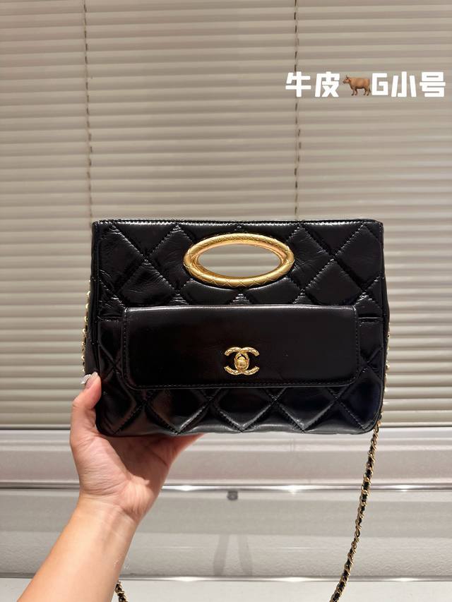 头层牛皮 Chanel 晚宴包 慵懒随性又好背 上身满满的惊喜 高级慵懒又随性 彻底心动的一只 Size 小号25 20Cm