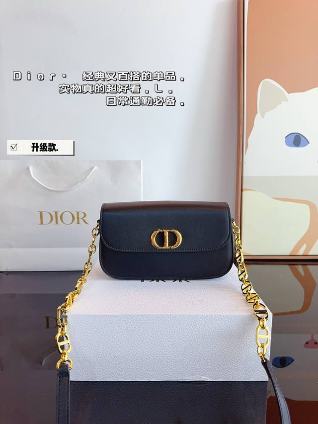 配礼盒. 迪奥 Dior Montiaingne 蒙田链条包 质感很高级 容量超级大也很耐用 日常出街背它回头率百分百 就是这种随性慵懒感尺寸：23*4*13C