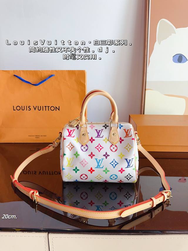 配礼盒. Lv Speedy 枕头包 这款retiro 手袋以标志性的lv老花面料制成，搭配奢华的变色牛皮饰边，经典永恒。优雅低调的外形设计和宽敞的包 全包对花