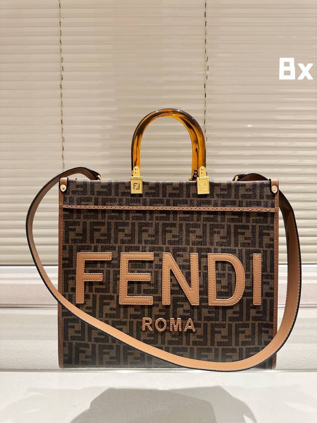 牛皮版本 尺寸：大号35 30Cm F家 芬迪fendi Peekabo 购物袋 经典的tote造型！托特包