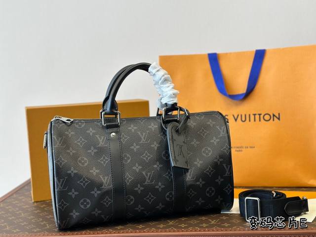 Lv Keepall黑灰老花35Cm Keepall35这个新尺寸简直完美的兼顾了日常和旅行。实用程度百分百。＃这个模板有点东西＃Lv