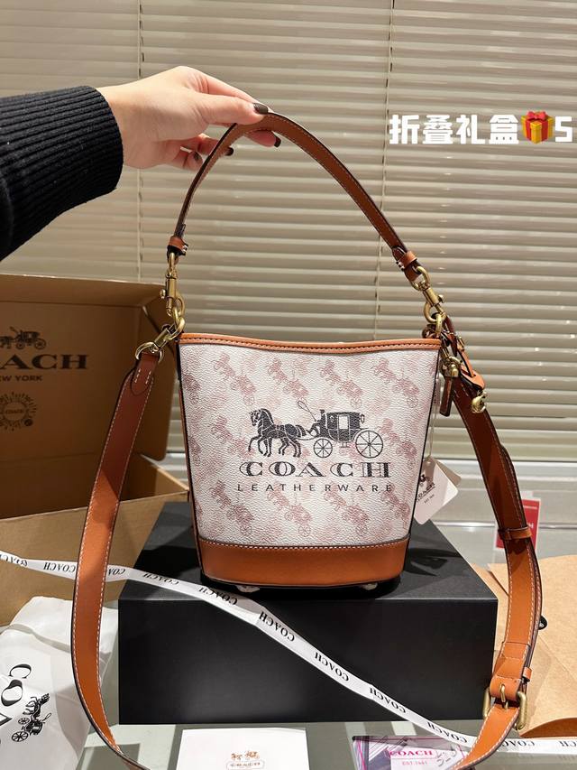 复刻版 牛皮 Coach 蔻驰女士马车图案印花dakota 16号水桶包 Coachdakota16水桶包 可容纳日常的防晒霜，气垫，口红手机，纸巾钥匙，妥妥的