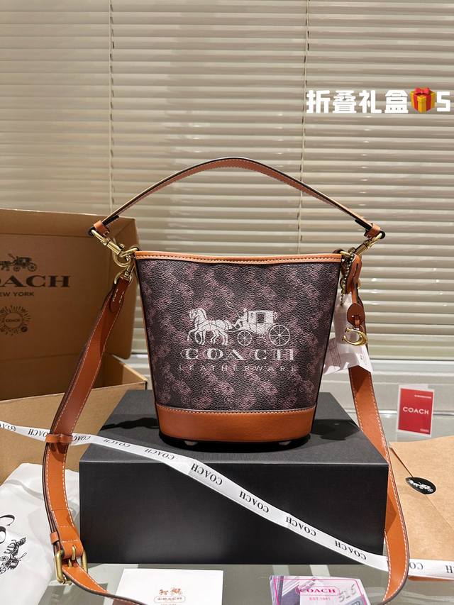 复刻版 牛皮 Coach 蔻驰女士马车图案印花dakota 16号水桶包 Coachdakota16水桶包 可容纳日常的防晒霜，气垫，口红手机，纸巾钥匙，妥妥的