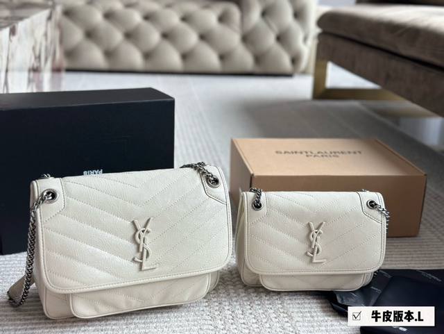 配盒 Size：28*22Cm 大 22*18Cm 小 Niki真的太好背啦 真的很好看很别致 Ysl Niki 皮料软糯质感 牛皮！牛皮！ 里外都是牛皮哦！