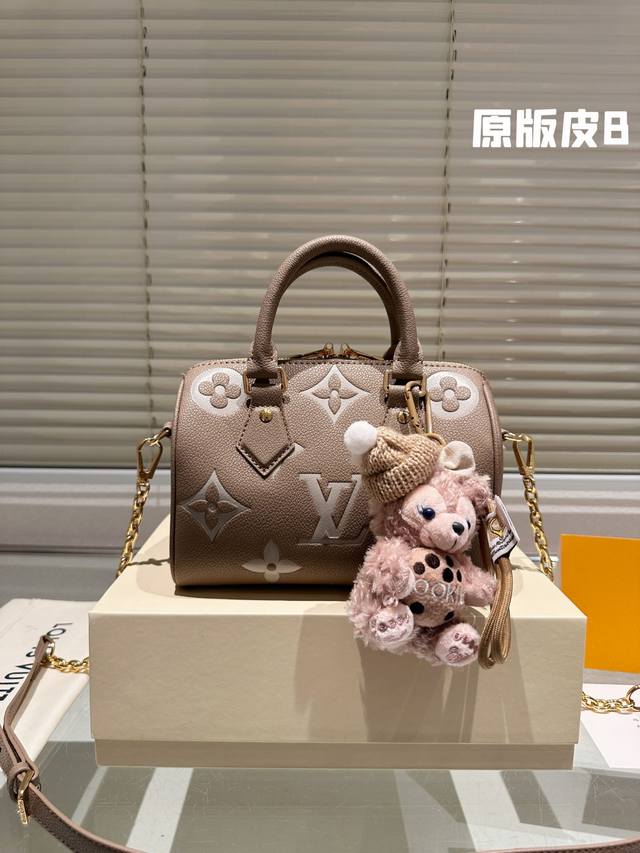 牛皮 全钢五金 配挂件 Lv Speedy 20Cm枕头包 无论版型 内里和专柜毫无差别 真正原版复刻 内里可拆卸 火遍全球的爆款机场大包 机车女神包 明星同款