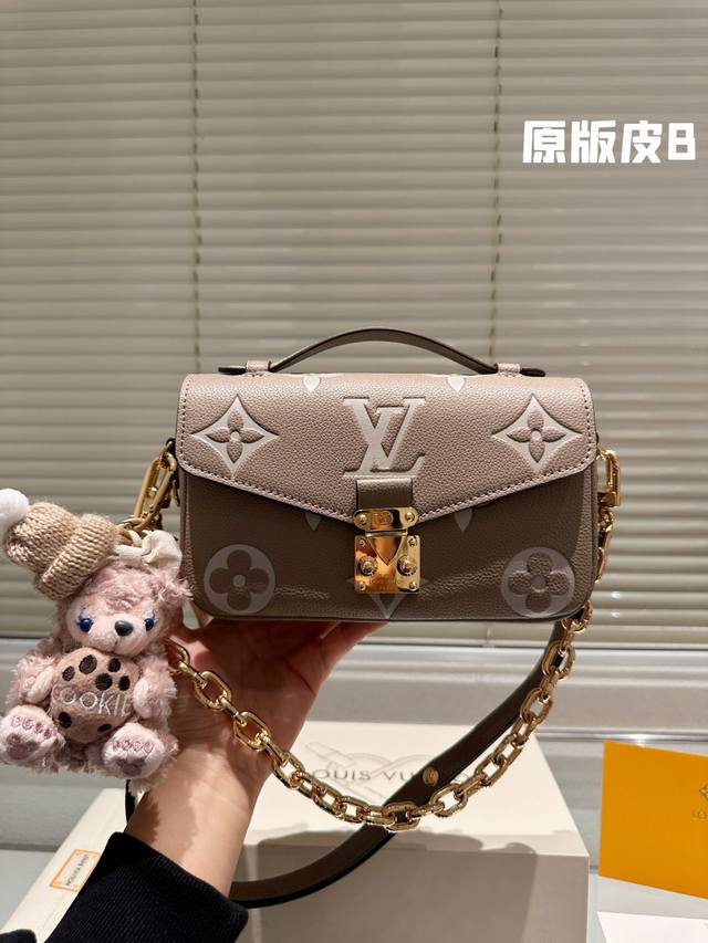 牛皮 全钢五金 配挂件 Lv Pochette Metis East West Mini 新款邮差包 Lv邮差包老花手提单肩斜挎包，优雅低调的外形设计和宽敞的包