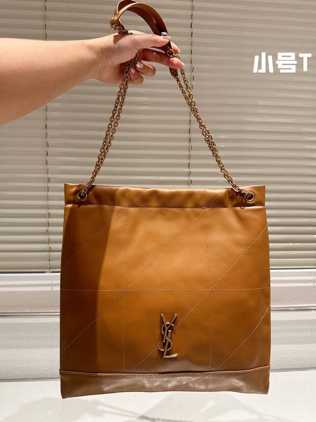 Size：35.38Cm 32.33Cm Ysl 购物袋 高级感满满 整体造型是很puffv的感觉 可以斜挎，腋下， 真的特别实用 还是rose同款