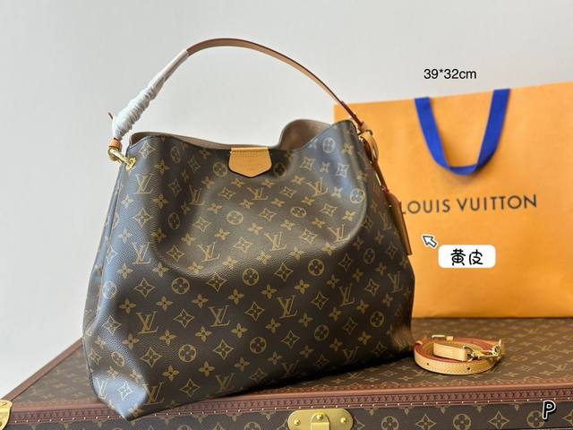 Lv Graceful Mm Lv老花 Graceful Mm 太宝藏的一款包了容量巨好 真的复古之王啦 这款出门可以说无法撞包了因为真滴很难买 尺寸39*32