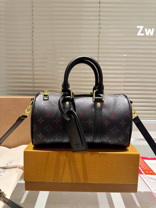 Lv Speedy 25Cm枕头包 无论版型 内里和专柜毫无差别 真正原版复刻 内里可拆卸 火遍全球的爆款机场大包 机车女神包 明星同款 贵气而充满活力的品牌设