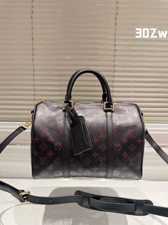 Lv Keepall Bandouliere 30旅行袋 超酷中lv Keepall老花旅行袋 Lvkeepall 出差旅行最常用的一只包 这是超酷的一只包 可