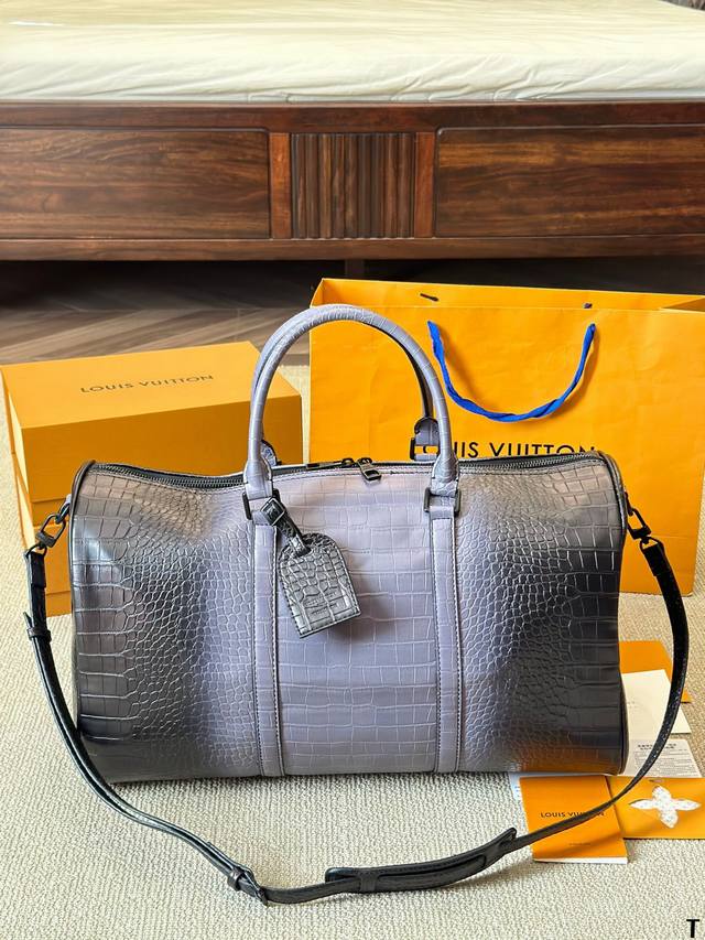 Lv Keepall Bandouliere 45旅行袋 超酷中lv Keepall老花旅行袋 Lvkeepall 出差旅行最常用的一只包 这是超酷的一只包 可