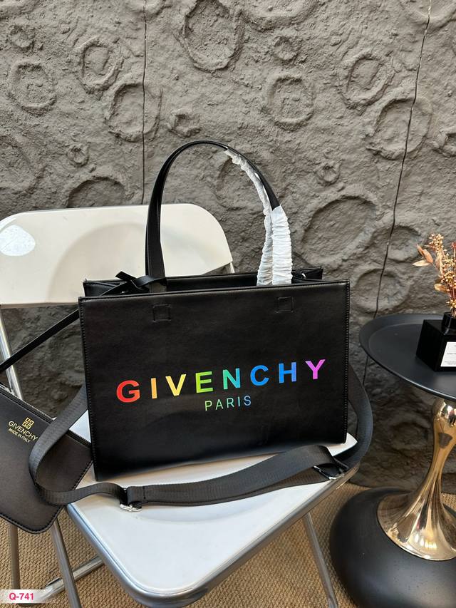 Givenchy纪梵希女士手提包单肩时尚百搭 Givenchy纪梵希女士手提包可单肩大容量通勤时尚百搭~越看越好看呢 纪梵希纪梵希包包 尺寸37.25Cm