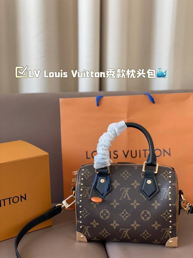 配折叠盒子 Lv枕头这一季louis Vuitton秀款 Lv2025早春系列]酷黑皮革与小巧老花时尚达人们，准备好迎接lv2025早春系列了吗这一季louis