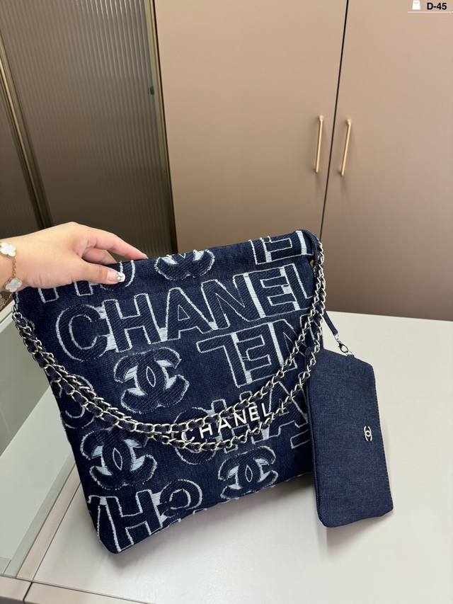 Chanel香奈儿牛仔垃圾袋 Chanel 22Bag这颜值太能打了◎能装又好看，随性软塌塌的质感背起来超有范儿！ D-45尺寸34.7.30折叠盒