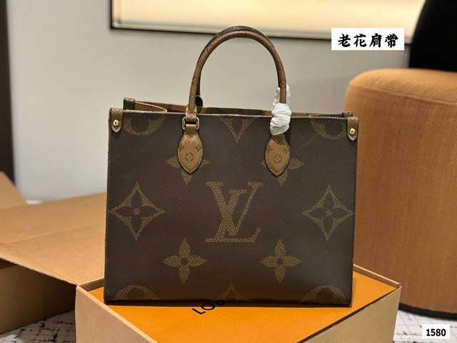 飞机折叠礼盒 原单品质 Lv A B面原料 Onthego妈咪袋 性价比之王这是一款超赞的包型，灵感来自于恶搞lv的街头品牌，曾经的曾经，Louis Vll L