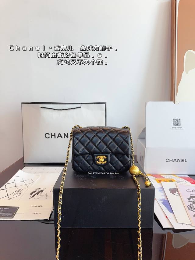 配礼盒. 香奈儿 Chanel 金球方胖子包优质 手感超级好 原版五金 超级大牌 以华丽高贵的外形成为当下最炙手可热之作人手必备，明星热捧，精匠之作。尺寸：17