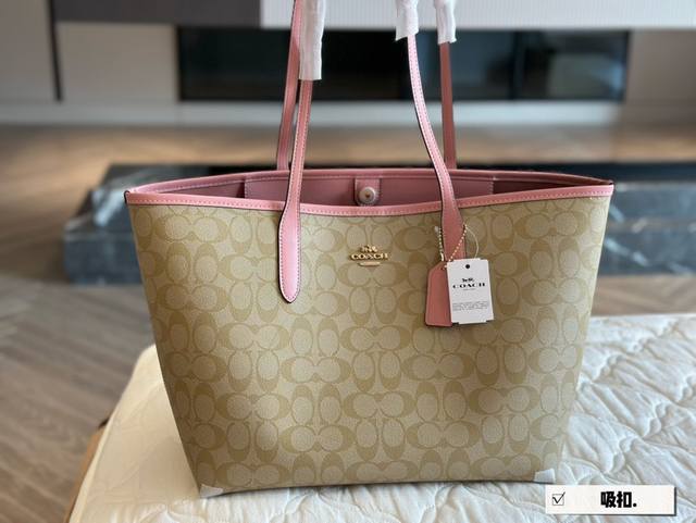 配盒 Size：35*27Cm Coach家 吸扣单面city托特包 经典logo购物袋tote包 大爆款 分分钟断货！ 搭配不同衣服 一年四季都可以用！ 搜索