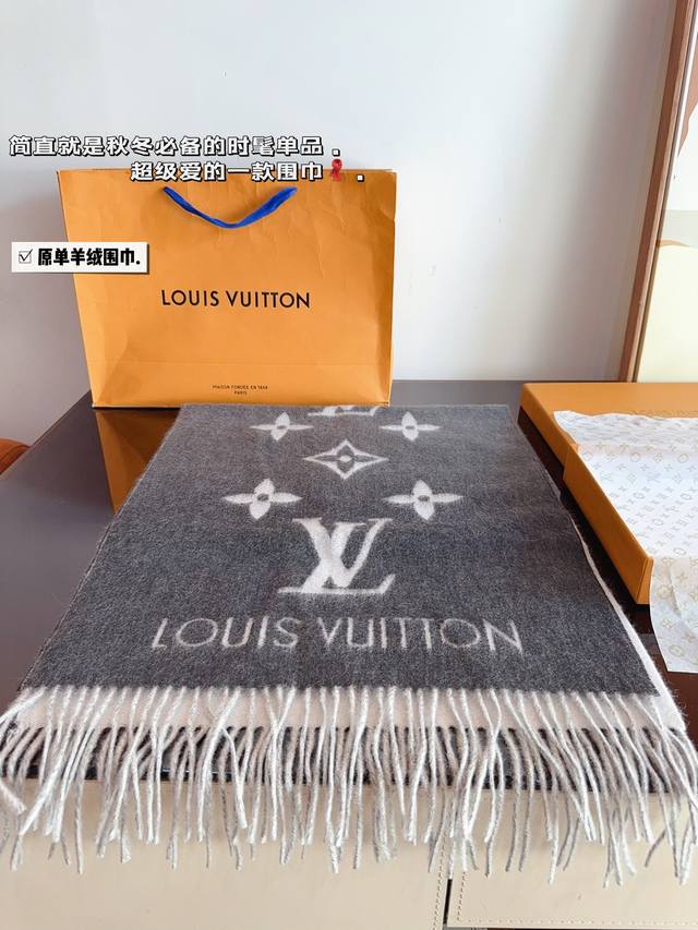 配礼盒. Louisvuitton 羊绒围巾 最温柔的配色 自带美拉德氛围感的 羊绒围巾~ 这么好看的围巾你还不赶紧定吗