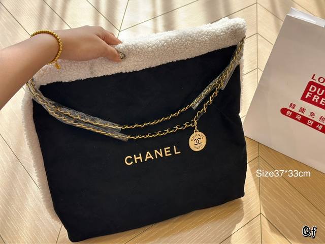 Chanel 千呼万唤的牛皮系列 今年火遍全网的垃圾袋 不多说啦直接上现货 搜索 小香家 垃圾袋 尺寸37*33