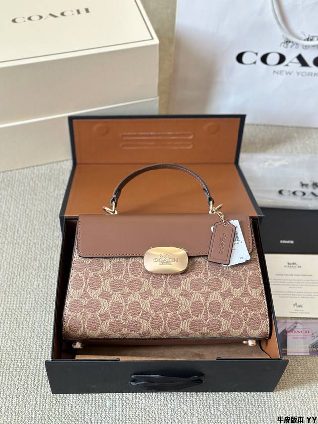 牛皮版本 Coach 新品 Eliza 系列手提包 Coach新品来咯 全新系列eliza 系列链条包 员8 适合日常出行和旅游出行使用 方便的链条可以斜挎或者