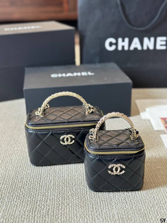 Chanel 盒子包 慵懒随性又好背 上身满满的惊喜 高级慵懒又随性 彻底心动的一只 Size：大号16 10Cm小号10 10Cm