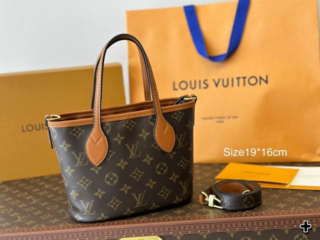 实用通勤又百搭，上班族必备的neverfull居然出新尺寸了 这回 Louis Vuitton 将它缩小重新诠释或许成为八月最有潜力的it Bag今年的新款好像