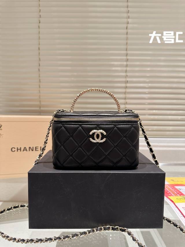 配包装 Size：20Cm 跑量品质 配包装 小香家 Chanel香奈儿新品口红包 手提化妆小盒子 出街打开能补妆 关上能拗造型