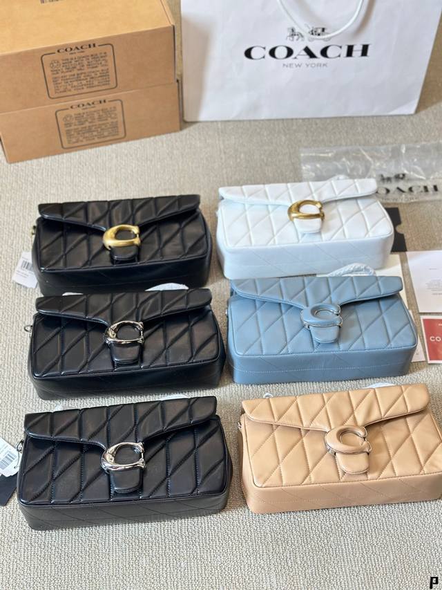 小羊皮 Coach All Black链条 。Otabby 系列新款 Coach 链条 ”。包包天花板来啦~ 暗黑系高级感拉满的全黑金属扣、金属链条 ”名 甜酷