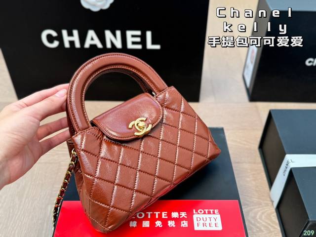 7色 香奈儿chanelkelly凯莉手提包 时尚是一个轮回 大热门中古 Kelly被 Chanel重新设计焕发生机 中古kelly以经典的手柄手提出名 在基础