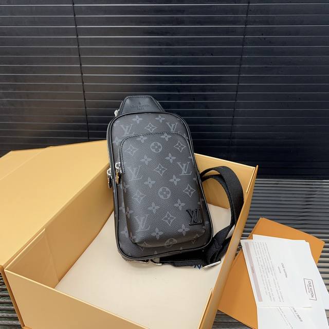 Louisvuitton 路易威登 Avenue系列胸包 斜挎包 男女通用单肩包 采用精湛镶嵌细工，经典百搭 实物拍摄 原厂原版面料 配送礼盒 防尘袋 32 X