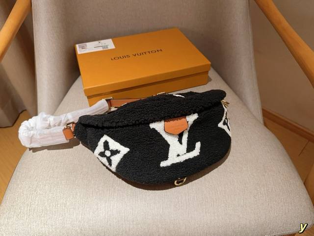 Lv 路易威登 Teddy Bumbag 泰迪羊羔毛 大logo腰包 尺寸 34×20 礼盒包装