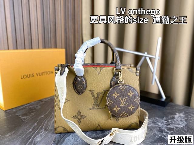 配全套包装 升级版 Lv Onthego双面老花托特也太好背了吧 通勤大包一定有它的名字 包身两款配色一面焦糖一面深棕 侧面是老花设计很有特点 可以根据不同色系