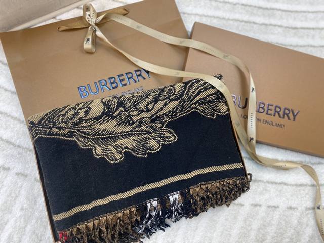 配盒 Burberry爆款重磅回归巴宝莉新品刺绣战马进口尼泊尔羊绒顶级刺绣围巾秋冬必备的高端精品....尺寸：70*180Cm