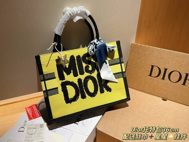 高版本 配送丝巾星星挂件 迪奥dior 24新品winter Miss Dior系列 Tote Book 托特包tote 绝美的梦中情包 尺寸36Cm 礼盒包装