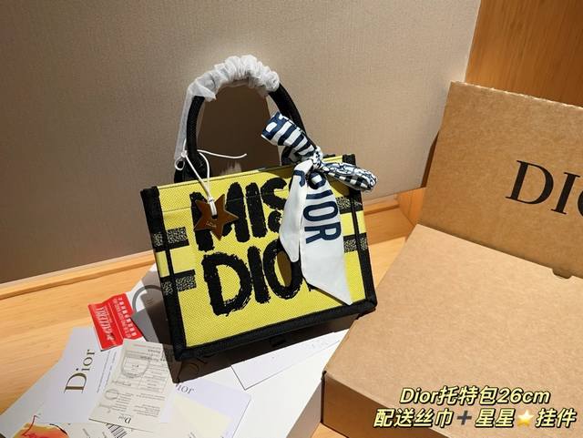 高版本 配送丝巾星星挂件 迪奥dior 24新品winter Miss Dior系列 Tote Book 托特包tote 绝美的梦中情包 尺寸26Cm 礼盒包装