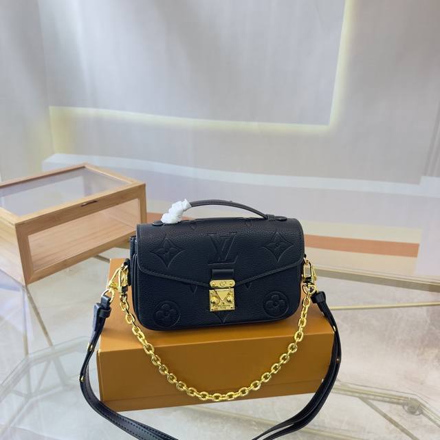 折叠礼盒 Lv Pochette Metis East West Mini 新款邮差包 Lv邮差包老花手提单肩斜挎包，优雅低调的外形设计和宽敞的包身更加入了实用