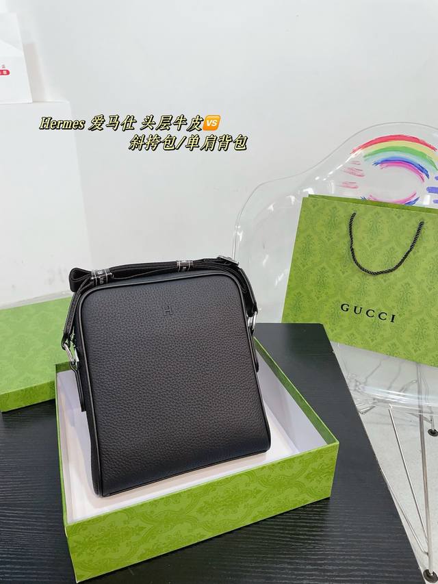 配礼盒 Hermes 爱马仕 Montblanc 万宝龙 材质：头层牛皮 用途：斜挎包 单肩背包 旅行包 规格：22×26×5Cm 酷奇整包采用进口意大利头层摔