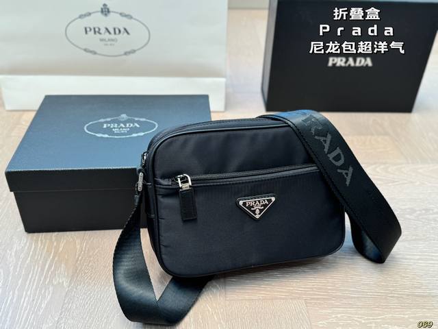 折叠盒 Prada 普拉达尼龙包 很有味道！ 自重轻上身超洋气 尺寸22 16