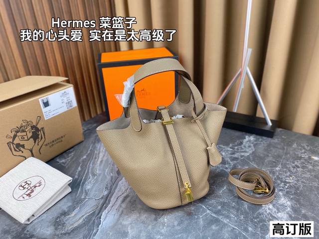 配全套包装 高订版 Hermes爱马仕菜篮子18银扣真香啊 真的超好看 自重轻又能装 舒服又耐看 不管是辣妹风还是甜妹风 都能驾驭 温柔姐姐一定会超爱菜篮子！