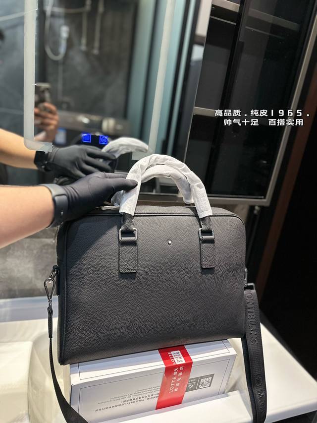 Montblanc 万宝龙牛皮男包公文包 手提包 电脑包 采用精湛镶嵌细工 经典百搭 实物拍摄 原厂原版面料 配送防尘袋 28 X 38 Cm。