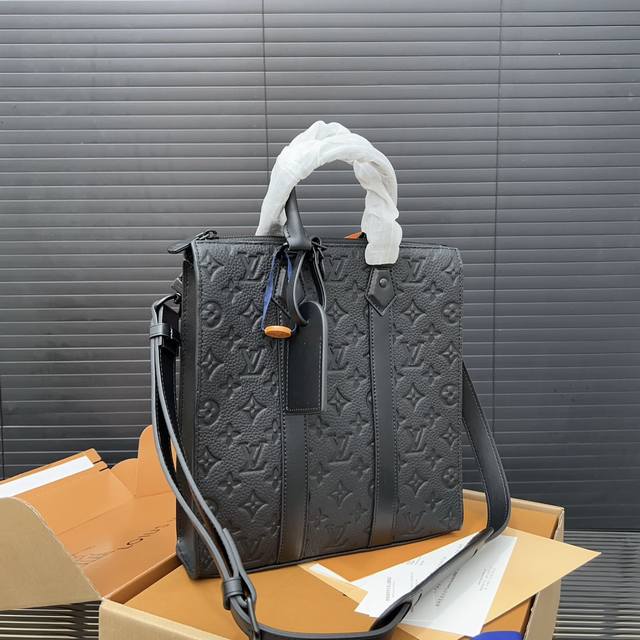 Louisvuitton 路易威登 Sac Plat Cross 手袋 牛皮手提包 男士公文包 采用精湛镶嵌细工，经典百搭 实物拍摄 配送防尘袋 28 X 25