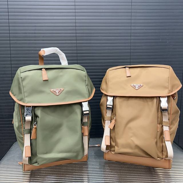 Prada 普拉达 Re-Nylon 尼龙布双肩包 抽绳书包背包 采用精湛镶嵌细工，经典百搭 实物拍摄 原厂原版面料 配送防尘袋 43 X 28 Cm