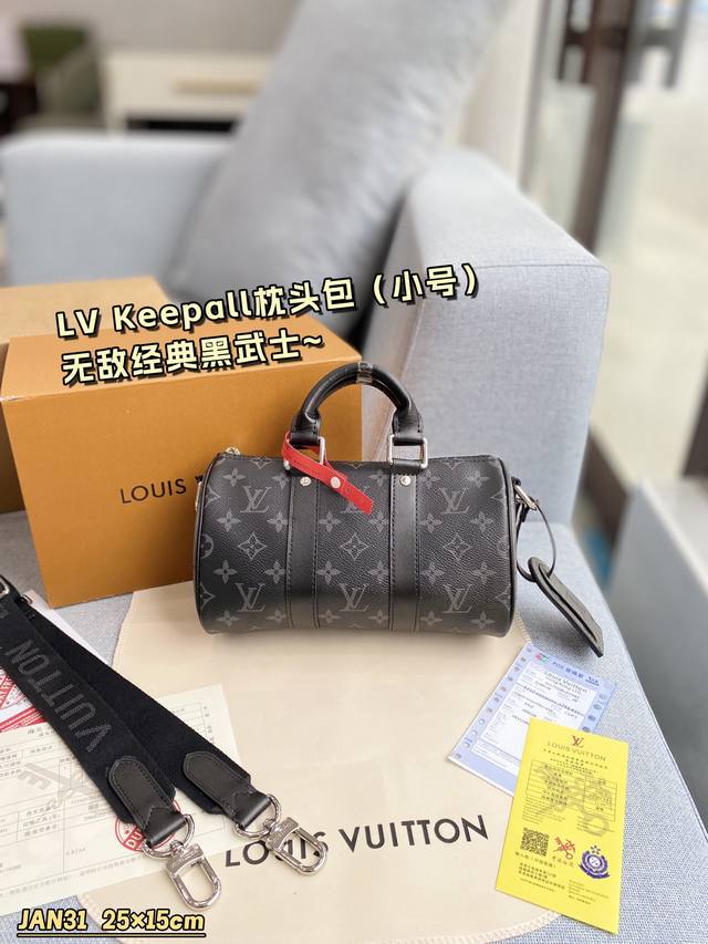 小号 配全套礼盒 Size:25×15 Lv Keepall 枕头包 跳码芯片 主推秀款今年的 Lv Keepallnano 当红炸子鸡 把经典元素以时髦前卫重