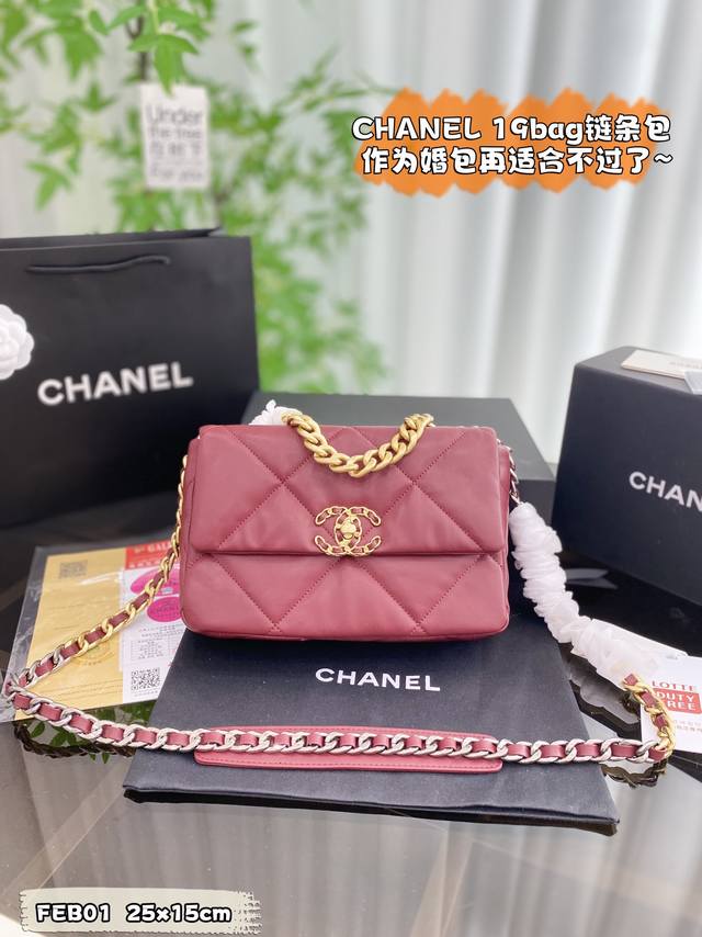 大号 配折叠盒 小号 配折叠盒 Size:25×15 20×13 Chanel香奈儿19Bag链条包 婚礼纪 红色婚包 手感绝绝子 超级超级随性时髦啊！ 经典大